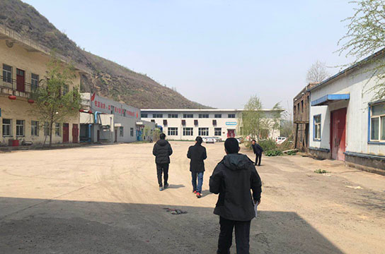 空壓機(jī)余熱回收系統(tǒng)：廣眾工程師勘察客戶(hù)現(xiàn)場(chǎng)